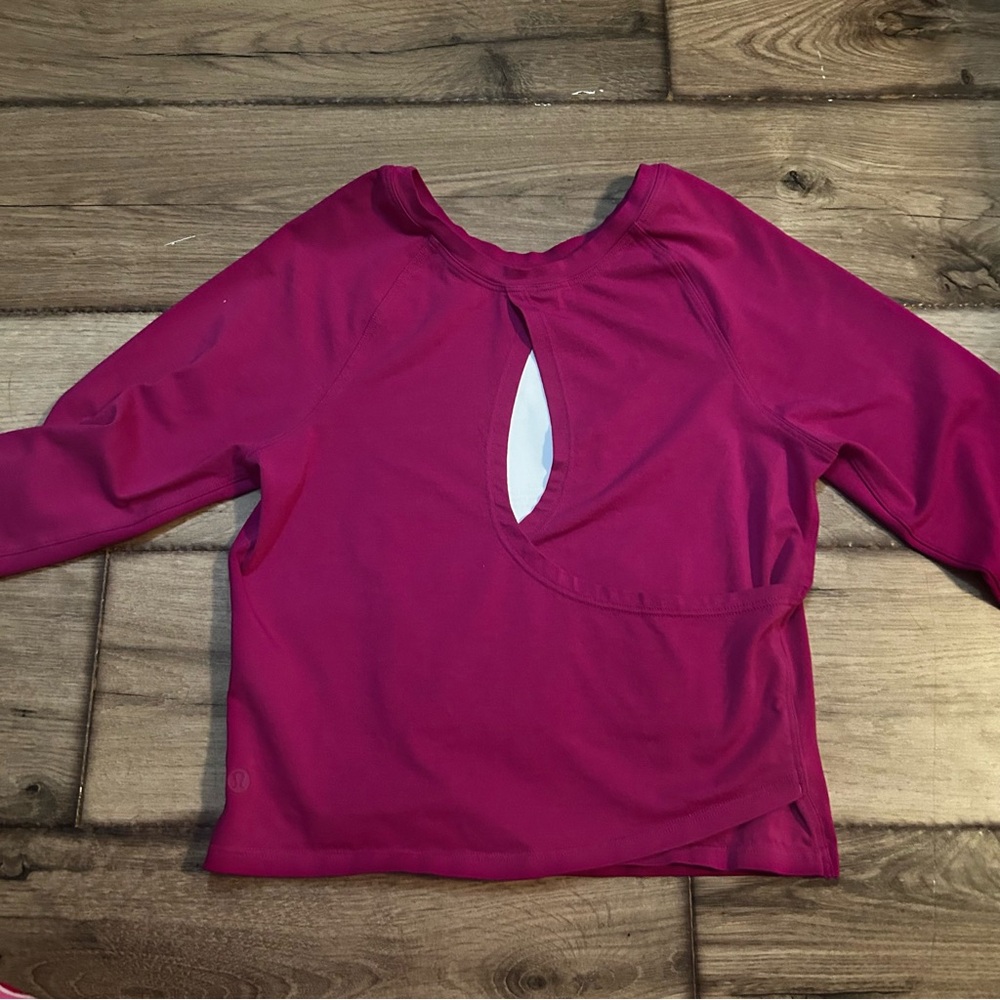 Lululemon LA keyhole reversible long sleeve in ripened raspberry - Picture 4 of 8